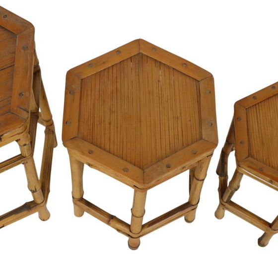 Ensemble vintage de 3 tables d'appoint gigognes en bambou et rotin, style bohème – Bamboo (photo 6 of 15)