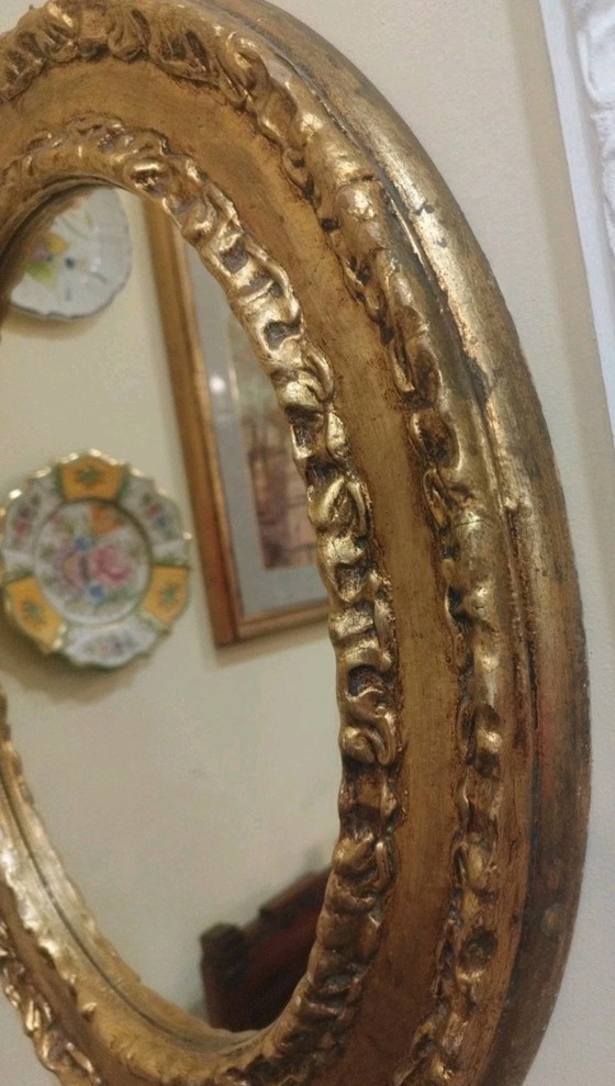 Image 1 of Ovaler Spiegel mit antikgoldenem Rahmen im Barockstil