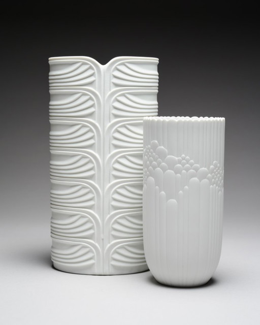 Paire de vases en porcelaine biscuit blanche de Rosemonde Nairac pour Rosenthal Germany