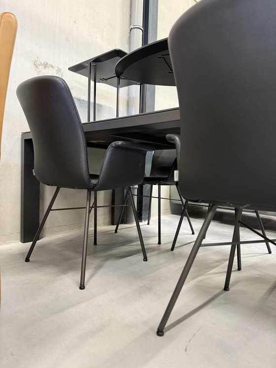 Image 1 of Bert Plantagie Dining Room Chairs 4xBlake - 1xFour black leather