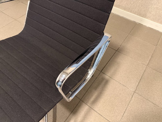 Image 1 of Vitra | Charles & Ray Eames | EA124 | Black Hopsak & Chrome | 1x