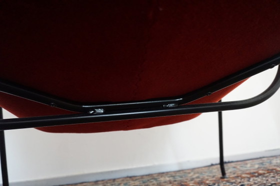 Knoll Womb Chair in red alpaca - Eero Saarinen, Chairs and lounge chairs, Metal, Textile, Black (photo 14 of 17)