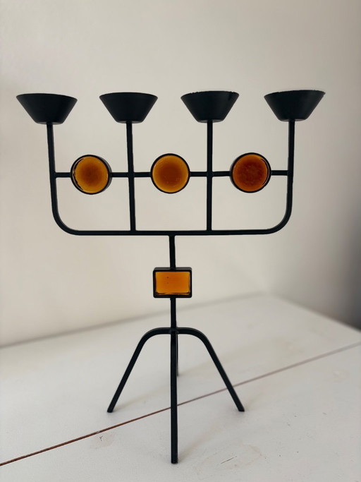 Gunnar Ander (attribuito) per Ystad-Metall – Candelabro in ferro battuto e vetro ambrato, Svezia, anni '60