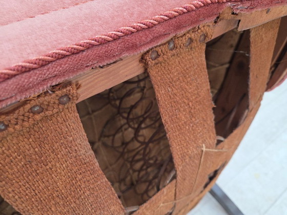 Image 1 of Dänischer Sessel aus den 1950er Jahren, lachsrosa Veloursbezug, Eichenholz.