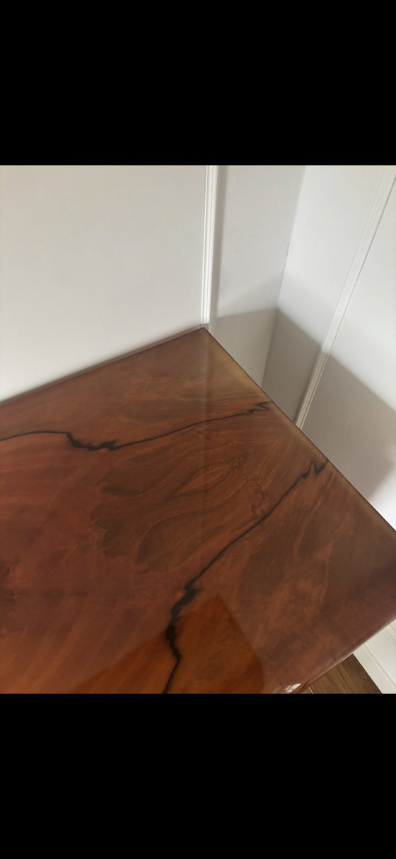 Image 1 of Aparador de lujo de mediados de siglo, hecho a mano en nogal veteado.