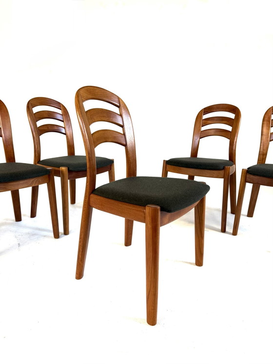 Image 1 of 8 sedie da pranzo Koefoeds Hornslet anni '80 restaurate
