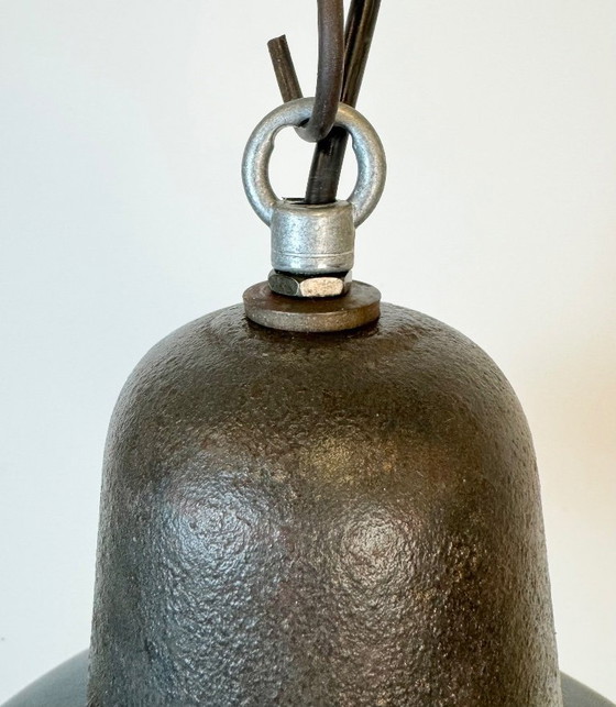 Image 1 of Lampe industrielle en émail bleu avec abat-jour en fonte, années 1960