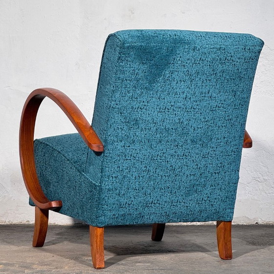 Image 1 of Een paar Halabala H-410 fauteuils, volledig gerestaureerd, jaren 30.