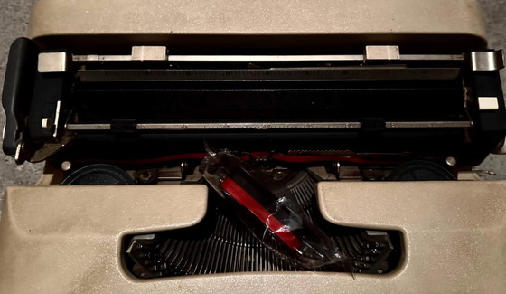 Image 1 of Olivetti Lettera 35 typemachine