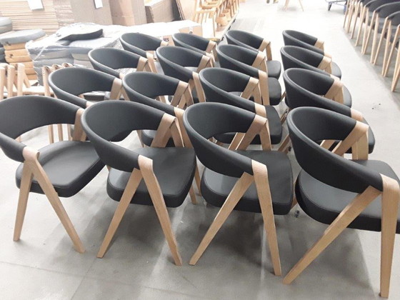 Image 1 of Martin Ballendat stoelen: massief eikenhout en zwart leer