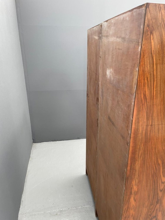 Image 1 of Restaurierter Kleiderschrank aus Nussbaumfurnier mit Art-Déco-Einfluss, 1960er Jahre