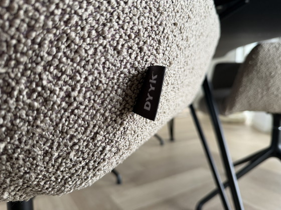 Image 1 of Bewölkter Esstisch