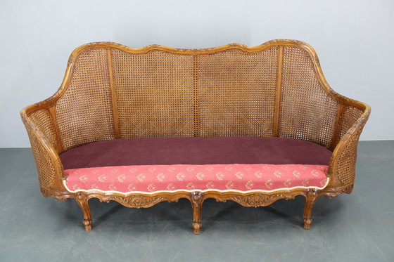 Image 1 of Antico divano intagliato con sponde a canne, Cecoslovacchia