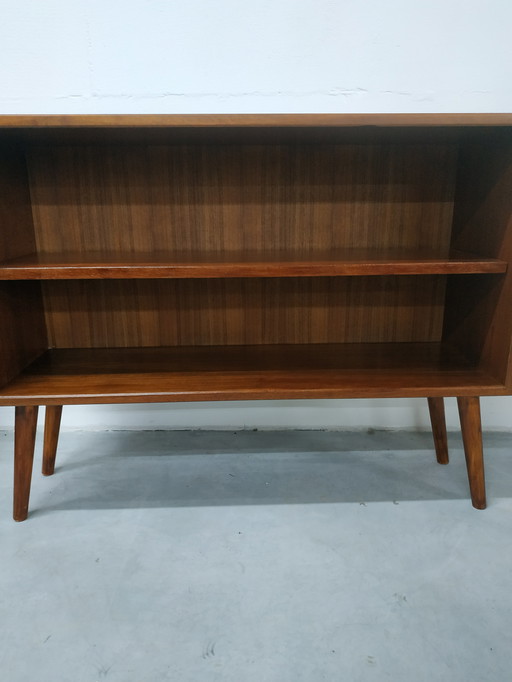 Mueble bajo de pared/librería sueca de los años 60 (estante central regulable)