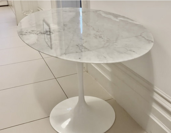 Image 1 of Ovaler Esstisch im Tulpenstil