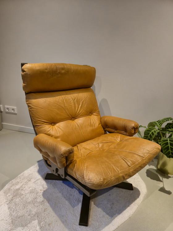 Image 1 of Prachtige Siesta fauteuil, ontworpen door de bekende Noorse ontwerper Ingmar Relling voor Westnova. Ergens tussen 1960-1970.
