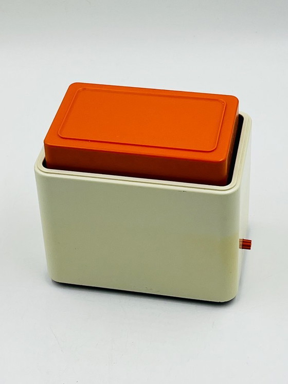 Image 1 of Vintage Terraillon keukenweegschaal in oranje en crème.