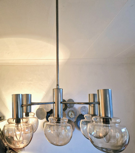 Image 1 of Lampe pendante atomique Mid Century Modern. 5 ampoules en verre ambré. Attribuée à Sciolari