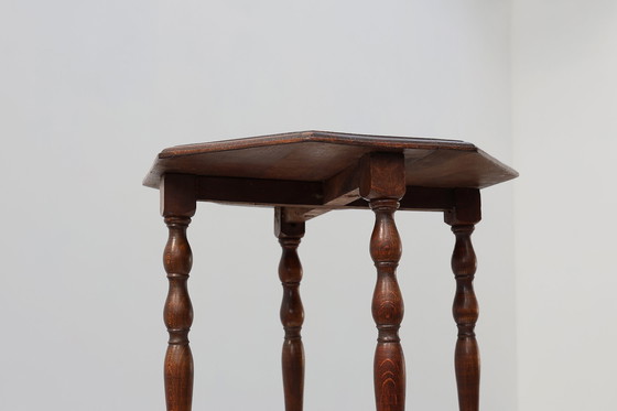 Image 1 of Table d'appoint en chêne à pieds tournés hexagonaux, France, Mid Century, années 1940