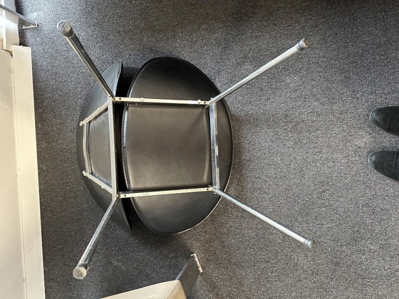 Image 1 of Silla de diseño de cuero