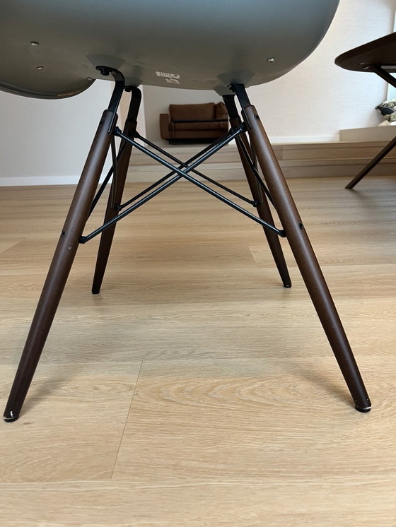 Image 1 of 6 sillas Vitra Eames DAW con cojines de asiento fijos