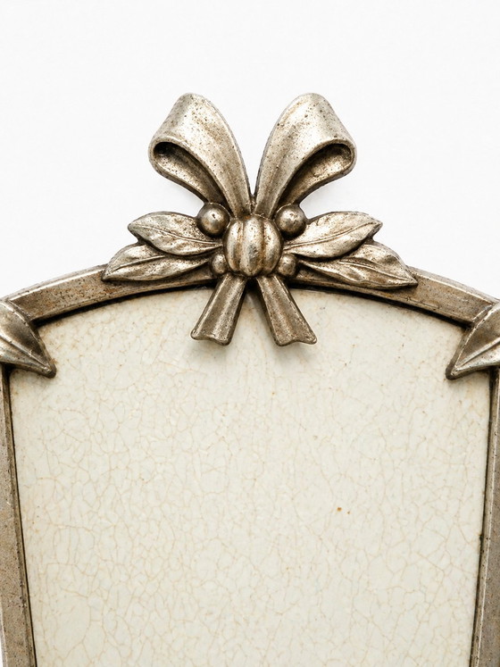 Image 1 of Svenskt Tenn – "Swedish Grace" tinnen spiegel met strik (1920-30)