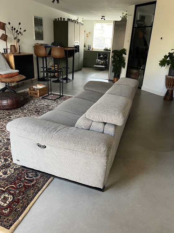 Image 1 of Hermoso sofá de 3 plazas tapizado en gris Zitmaxx