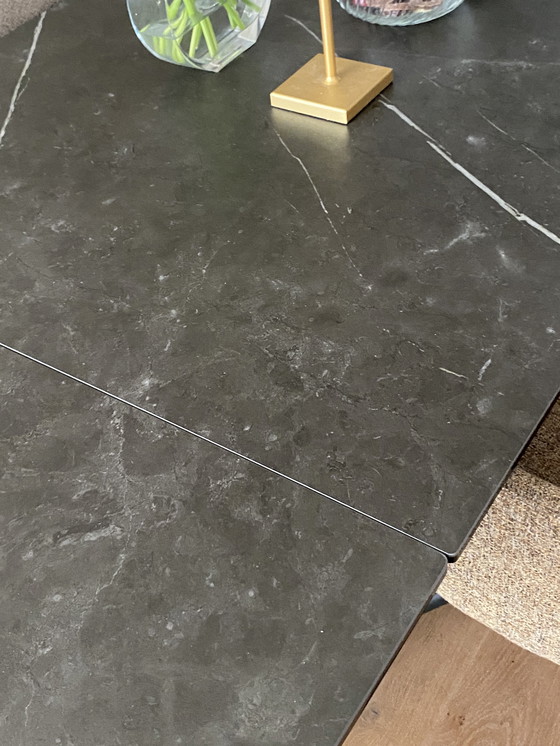 Image 1 of Belle table de salle à manger extensible avec plateau en céramique et piètement en acier, 180-220-260 cm