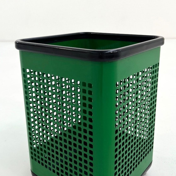 Image 1 of Contenedor perforado verde de Neolt, década de 1980.