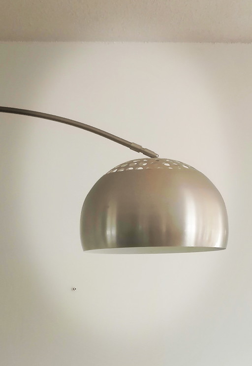 Bogenlampe mit schwarzem Marmorsockel