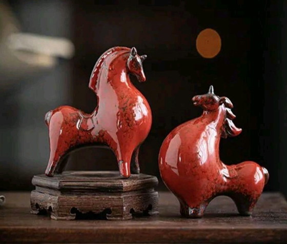 Image 1 of Figurines de chevaux stylisées en céramique, lot de 2