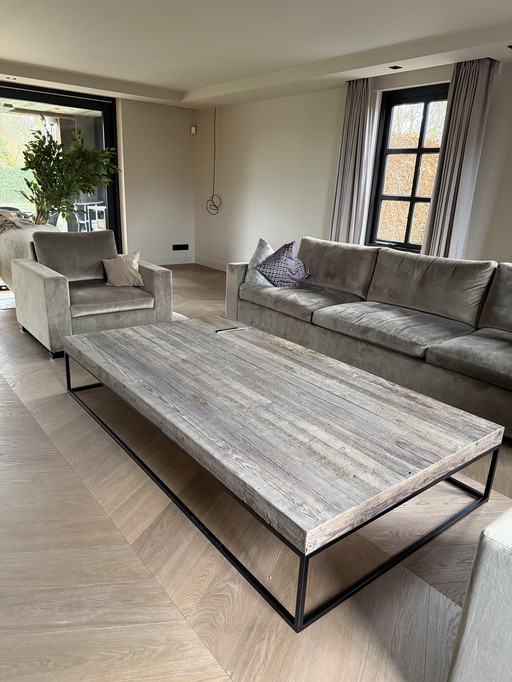 Driezitsbank und zwei Sessel   