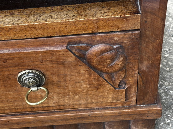 Image 1 of Art-Deco gesneden houten en marmeren nachtkastje