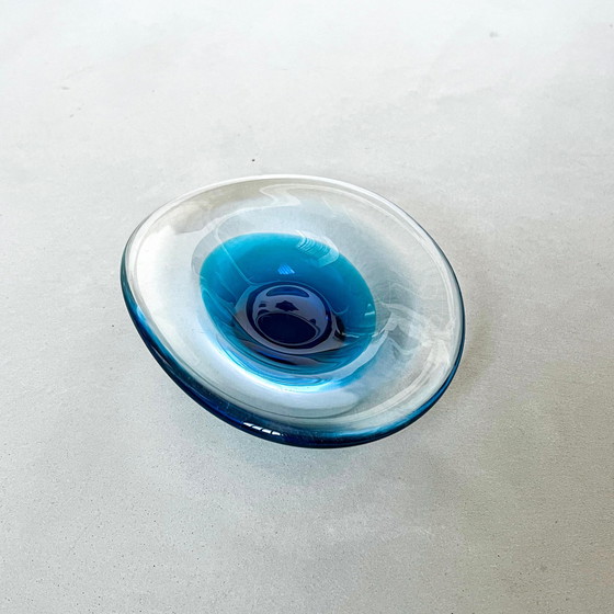 Image 1 of Doorzichtig en blauw verzonken schaaltje van Murano-glas, 1960