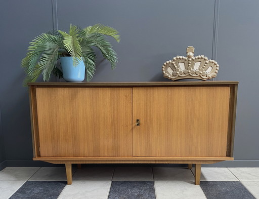 2-türiges Holz-Sideboard aus Schweden