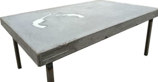Concrete coffee table – Pimms Design – Pistols – Industrial