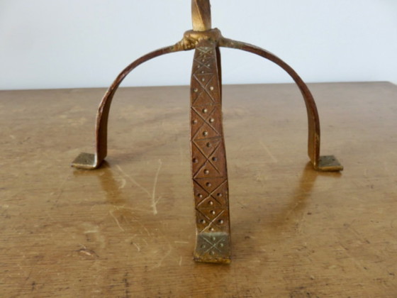 Image 1 of Grote smeedijzeren lamp met een gouden patina in de "art & crafts"-stijl.