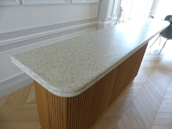 Image 1 of Moderne Bar aus massiver Eiche und doppelter Terrazzo-Arbeitsplatte – Einzigartiges Stück
