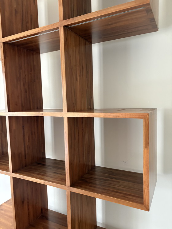 Image 1 of Design boekenkast/kamerverdeler van massief hout – vrijstaand