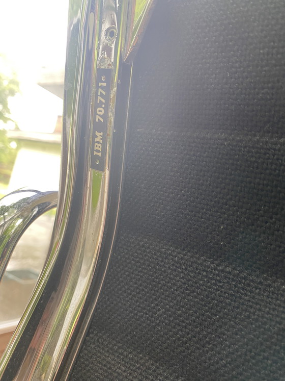 Image 1 of Chaise de bureau EA107 Vitra