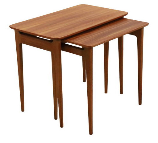 2x Nesting tables