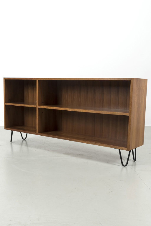 Libreria bassa con nuove gambe ad anello