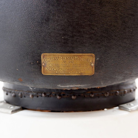 Image 1 of Koken Original Bruine Lederen & Wit Geëmailleerde Gietijzeren Kappersstoel - 1918