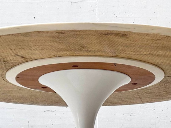 "Tulip" Tisch von Eero Saarinen für Knoll International, 1956 – Esszimmergarnitur, Fiberglass, Marble (photo 6 of 13)