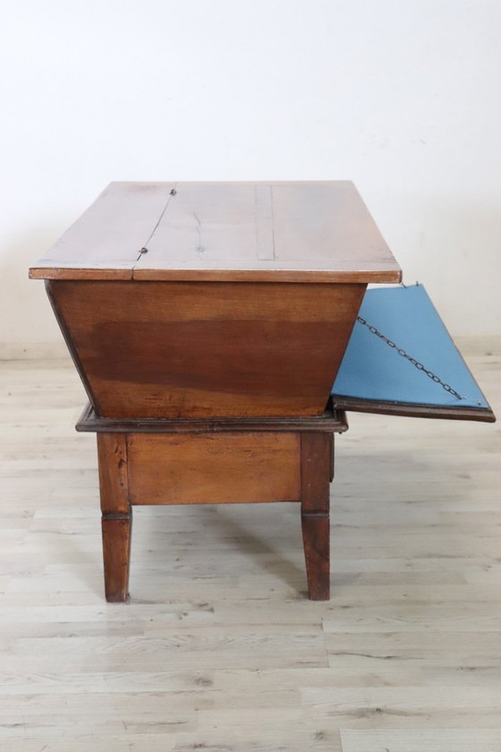 Image 1 of Armario antiguo de nogal macizo, Italia S. XIX