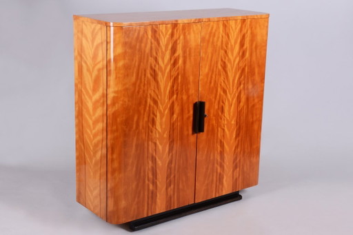 Armario Art Déco restaurado, por J. Halabala, UP Zavody, madera satinada, checo, década de 1940. – kasten, Wood, Brass