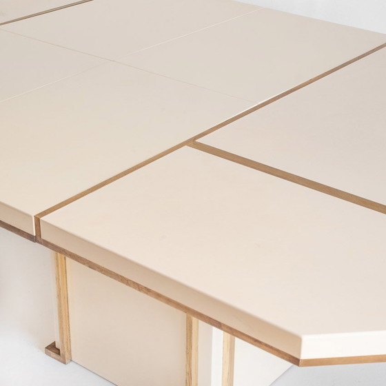 Image 1 of Mesa de comedor extensible, Jean-Claude Mahey, madera lacada y latón dorado, 70’s – Francia