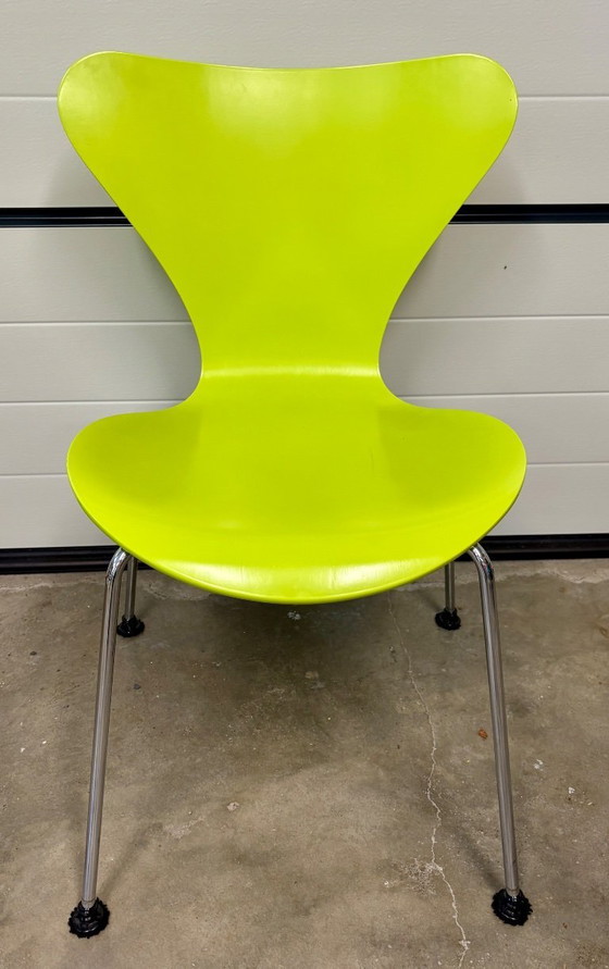 Image 1 of 6xFritz Hansen Series 7 butterfly chairs with Superellips Dining Table B613