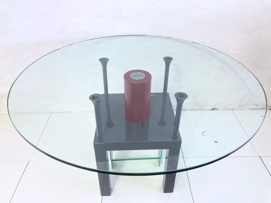 Image 1 of Mesa de comedor redonda estilo Memphis, de metal y cristal, diseño de los años 80/90.