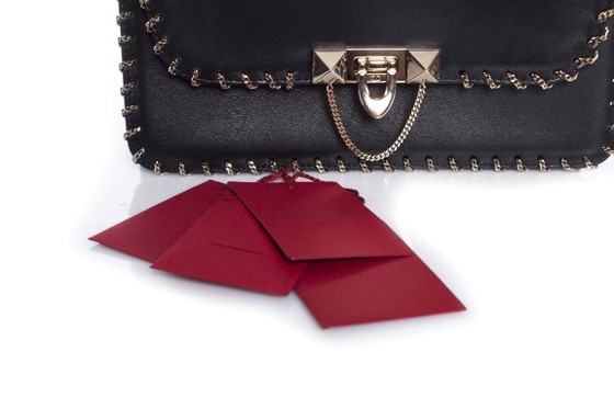 Image 1 of Borsa a tracolla Valentino Demiune in pelle nera con catena.